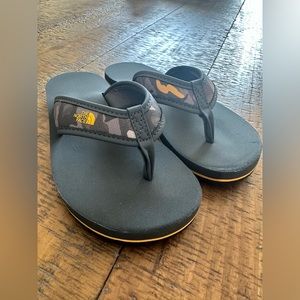 Boys North Face sandals size 12
